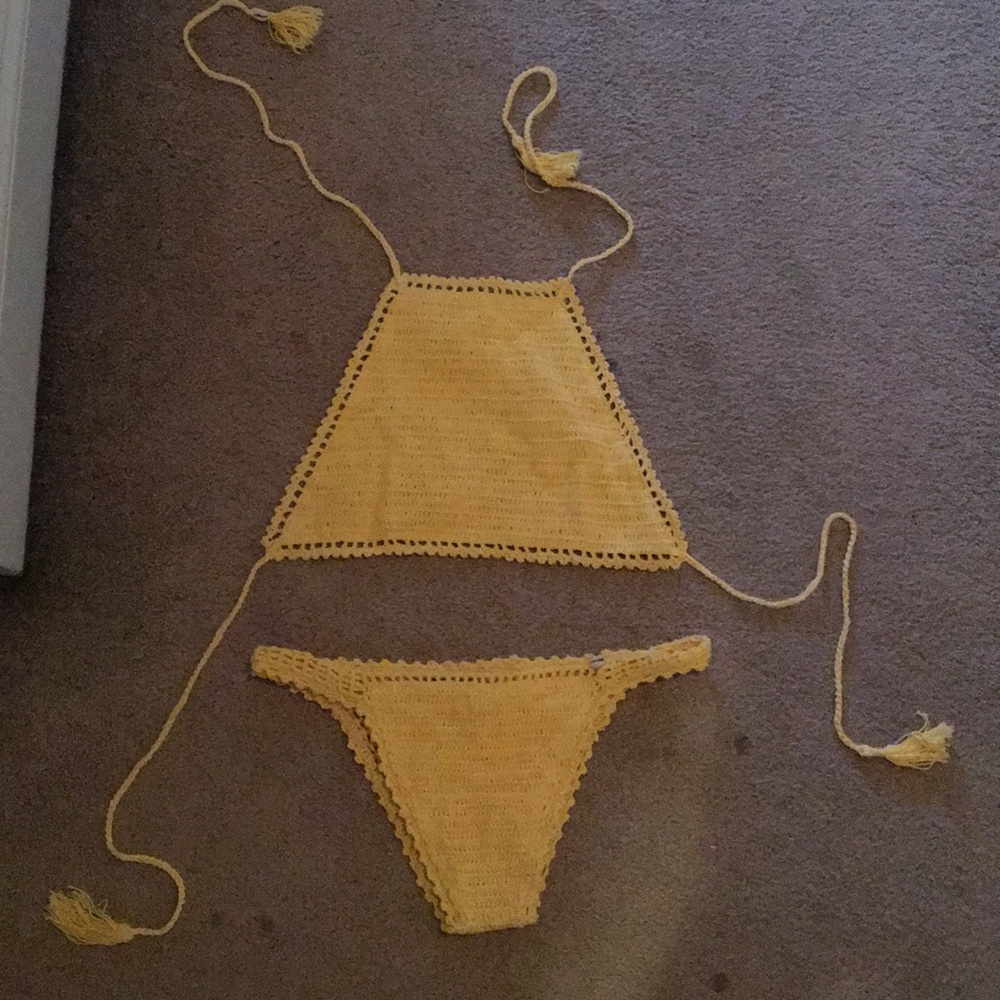 Cupshe crochet halter bikini